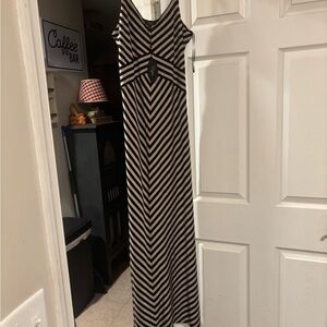 Women’s L Cupio Black and Tan Striped V-Neck Maxi Dress